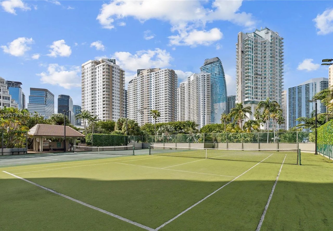 520 Brickell Key Dr #A704