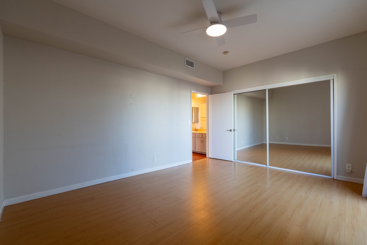 5135 Zelzah Ave #305