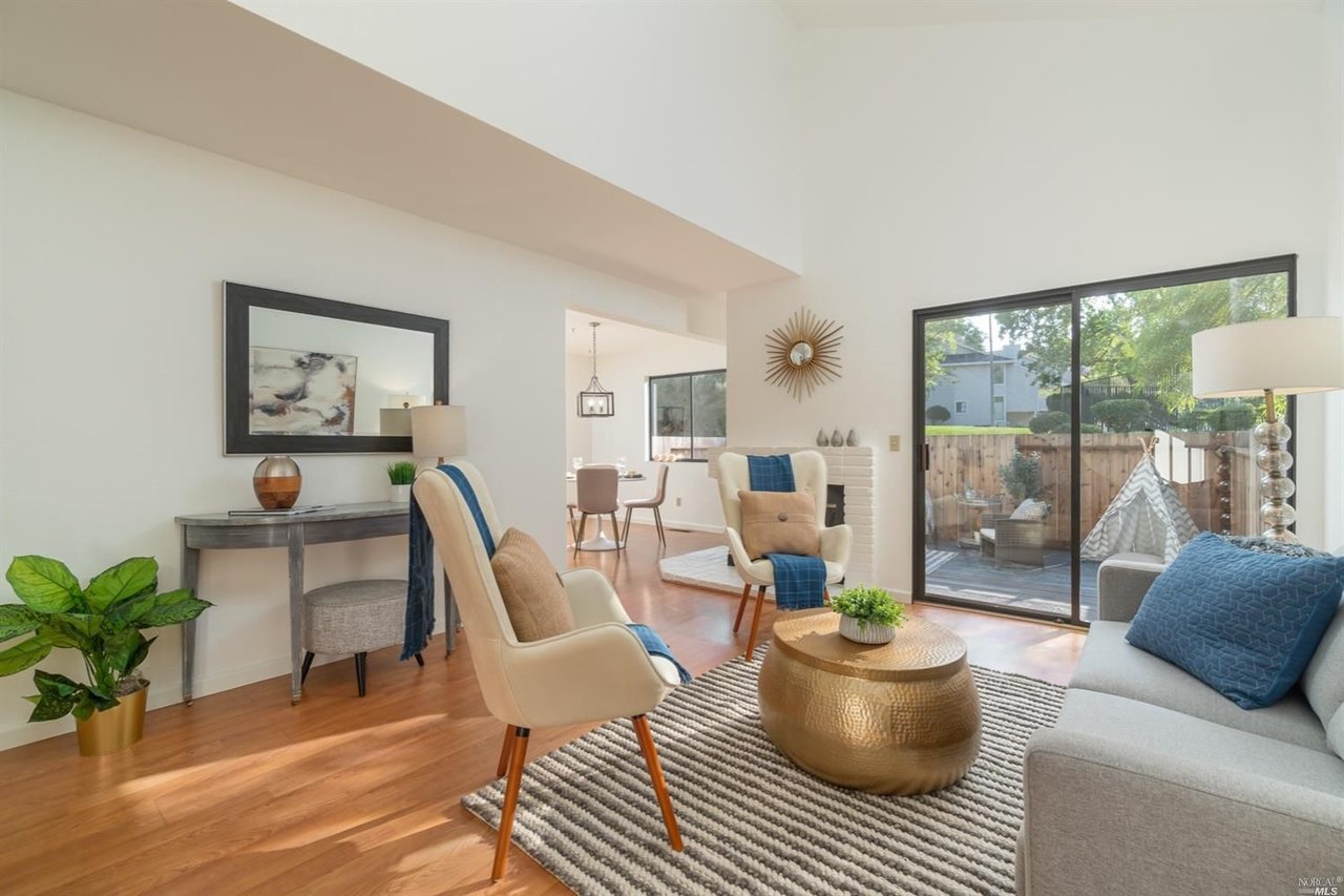17 Cedarwood Ln