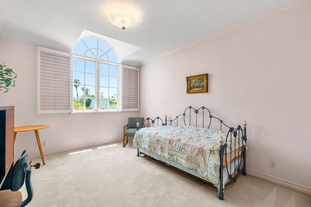 201 N Palm Dr, Beverly Hills 