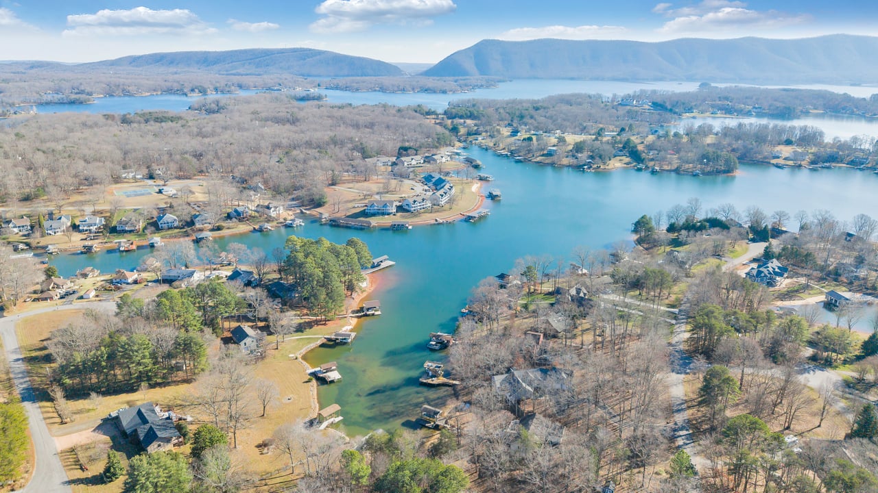 100 Sandpiper DR