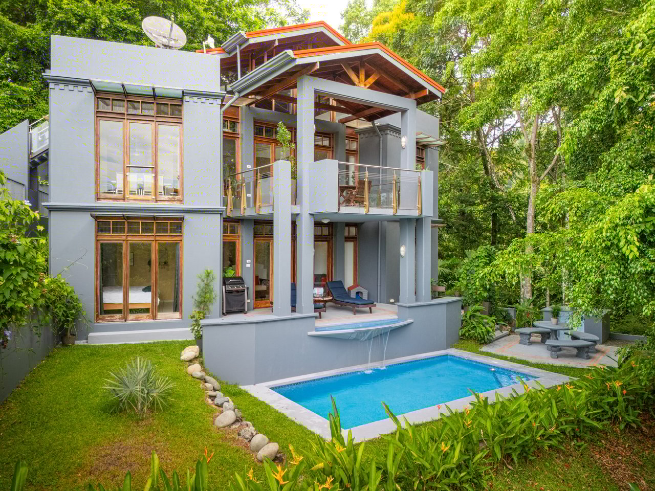 VILLA TURQUESA, MAJESTIC OASIS WITH EXTRA BUILDING SITE, CLOSE TO THE BEACH & WILDLIFE 