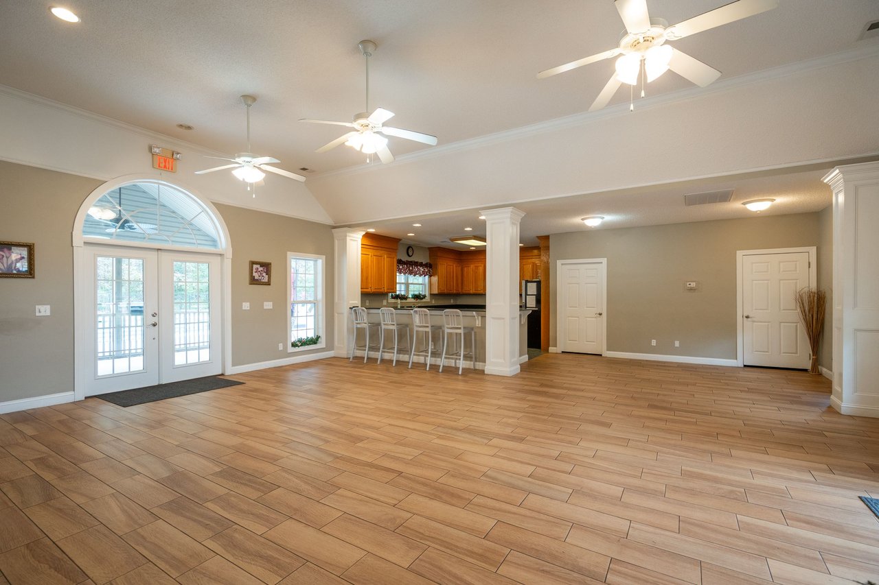 5516 Crescent View Dr