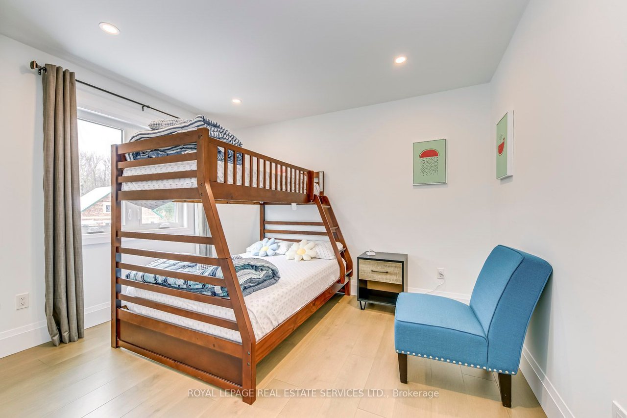 2 Couchiching Cres