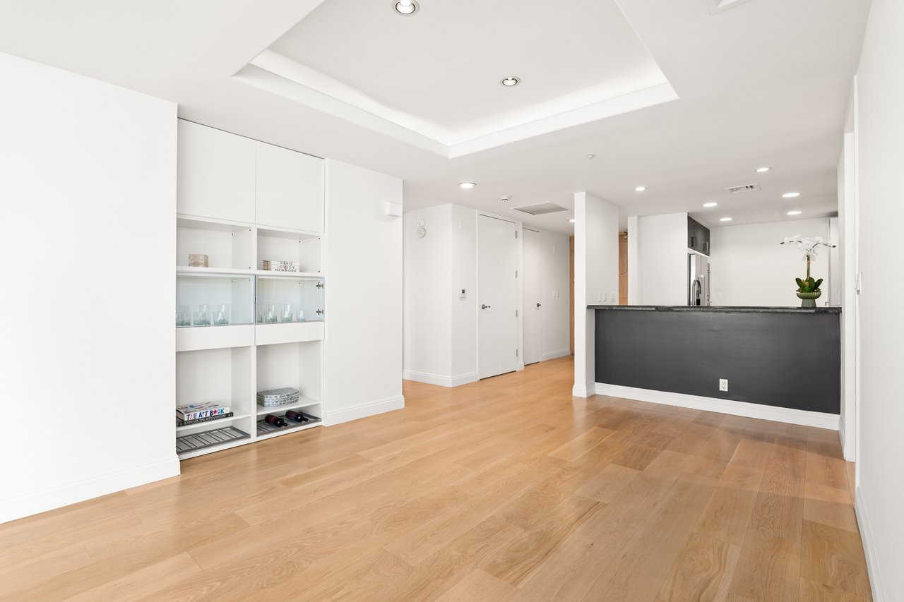 The Dorchester #408, Wilshire Corridor