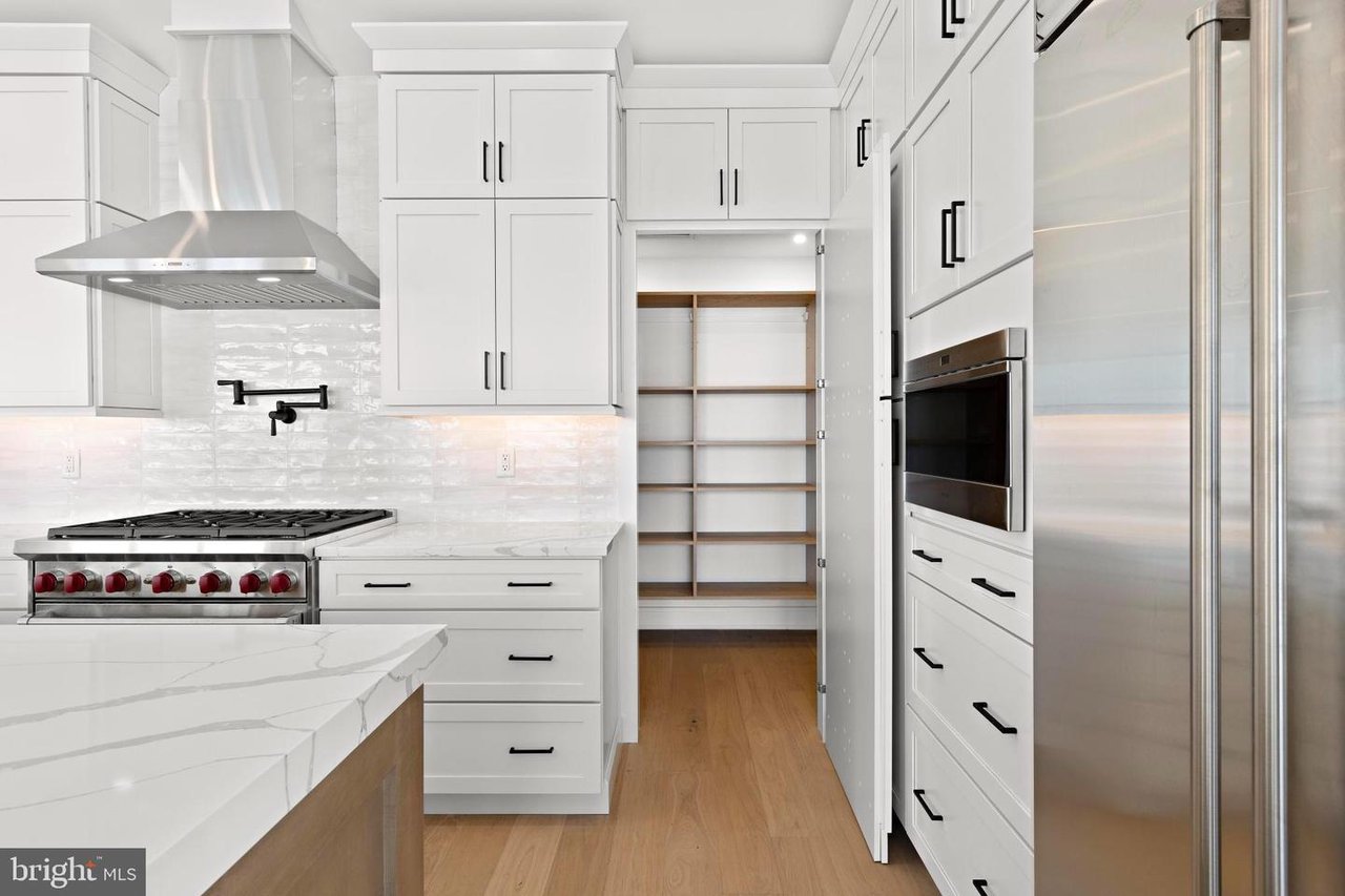 	352 N 5th St, Surf City Boro, NJ 08008