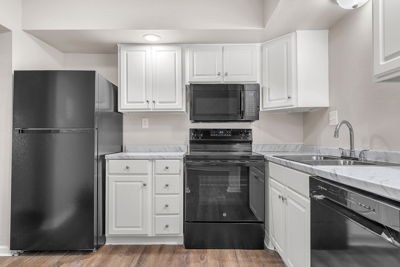 Camelot Apartments | Saginaw, Michigan