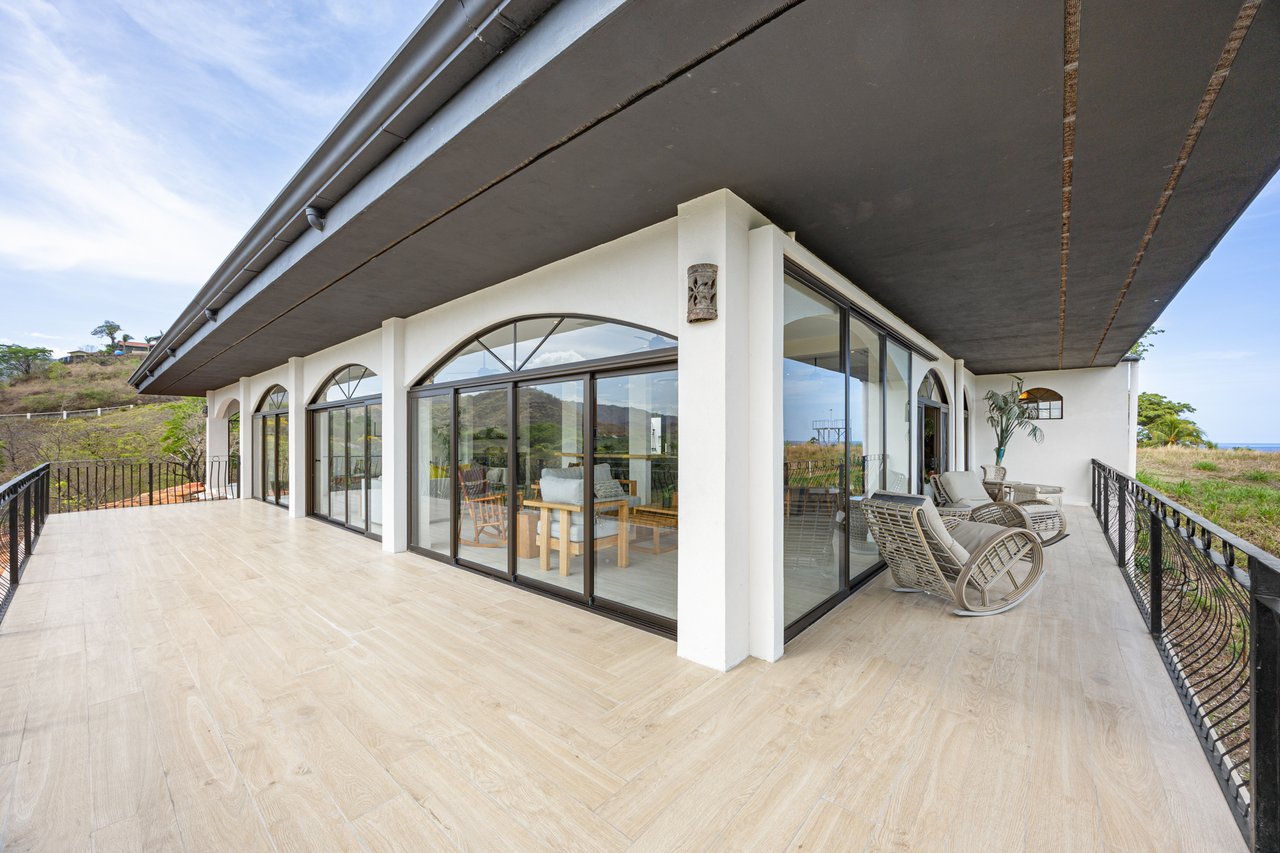Casa Mimosa | Versatile Luxury Retreat Just 3 Minutes from Flamingo Beach