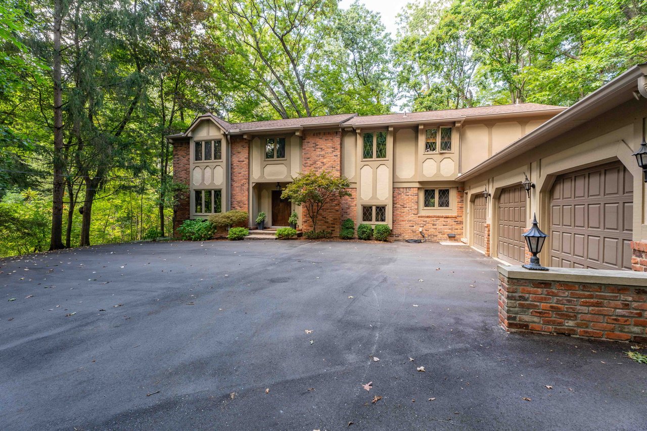 1100 Bretton Lane, Bloomfield Hills