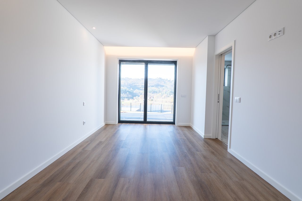  3-Bedroom Villa with Private Garage near Porto