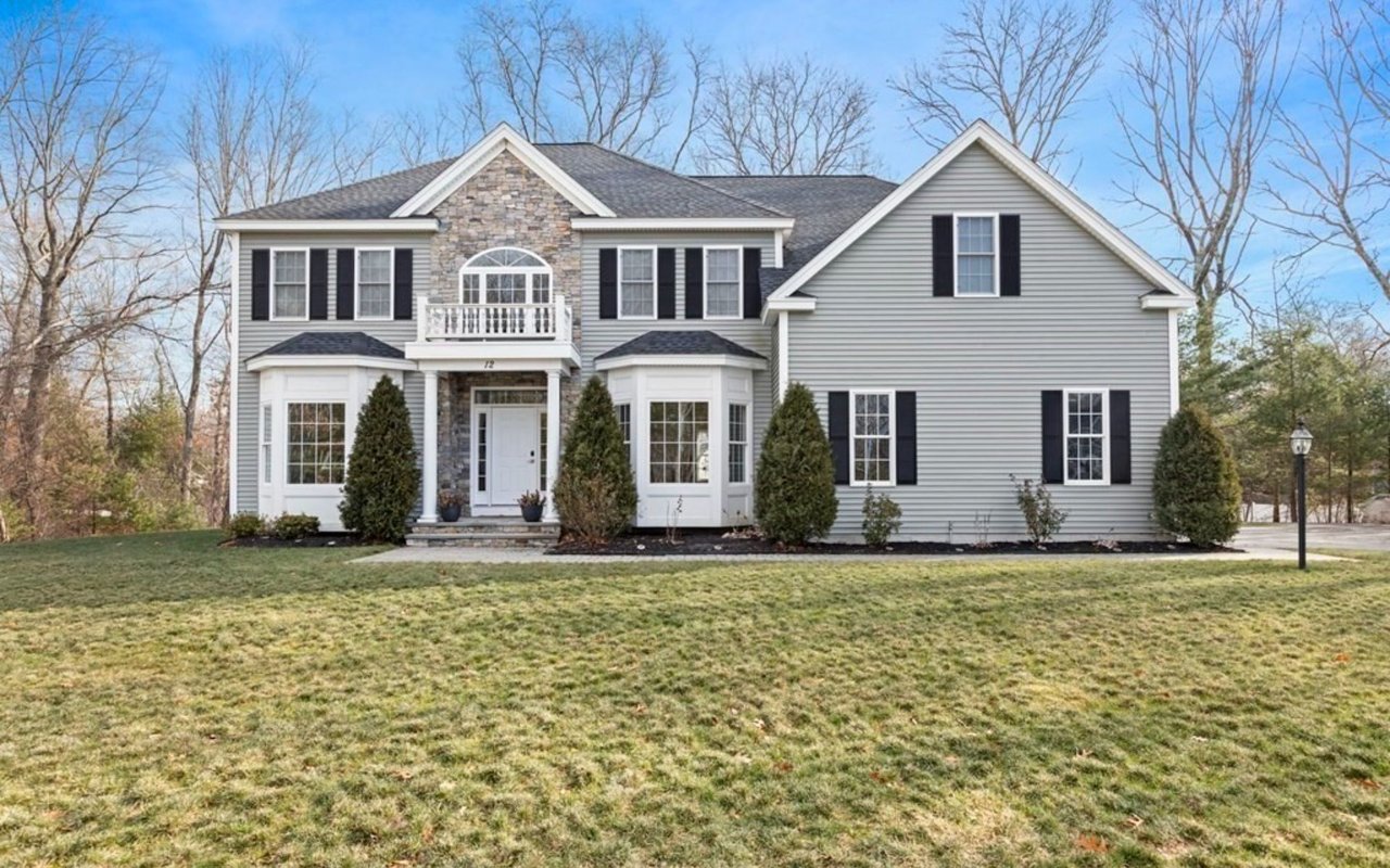 12 Royal Colony Cir