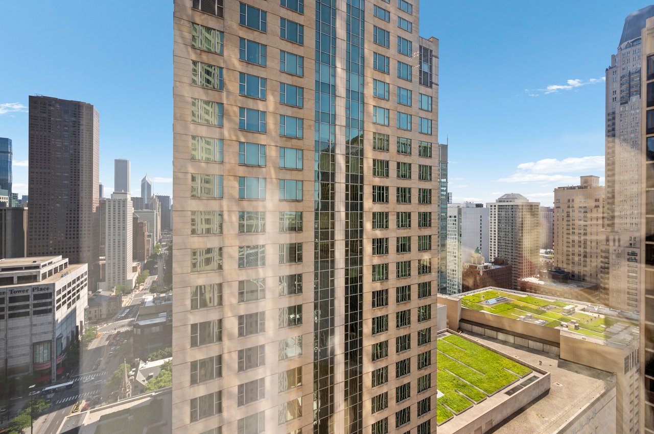 950 N Michigan Ave #2704
