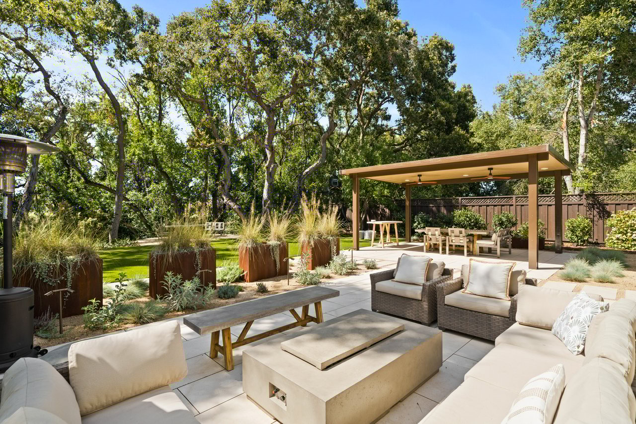 893 Laverne WAY
