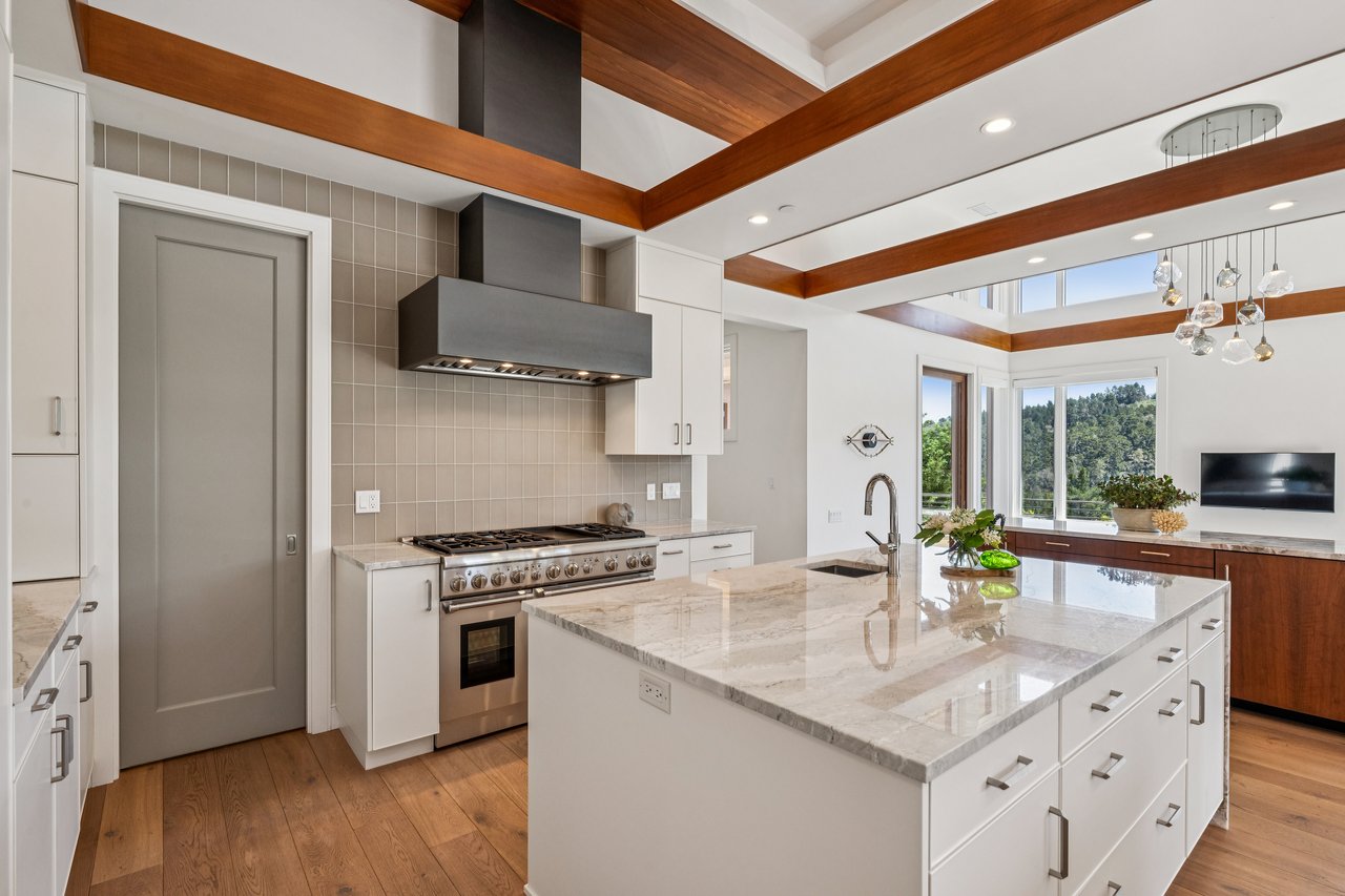 7536 Canada Vista Way