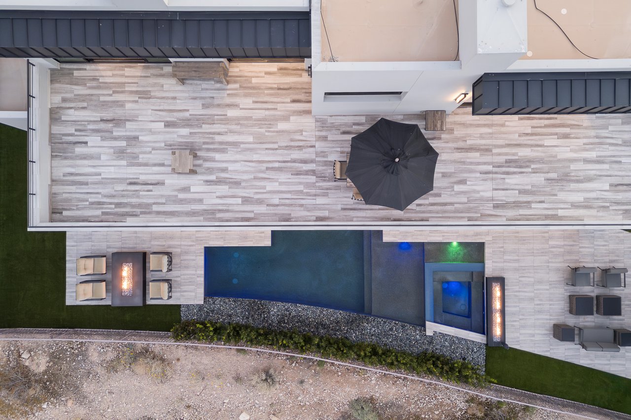 34 Sun Glow Ln, Las Vegas, NV 89135