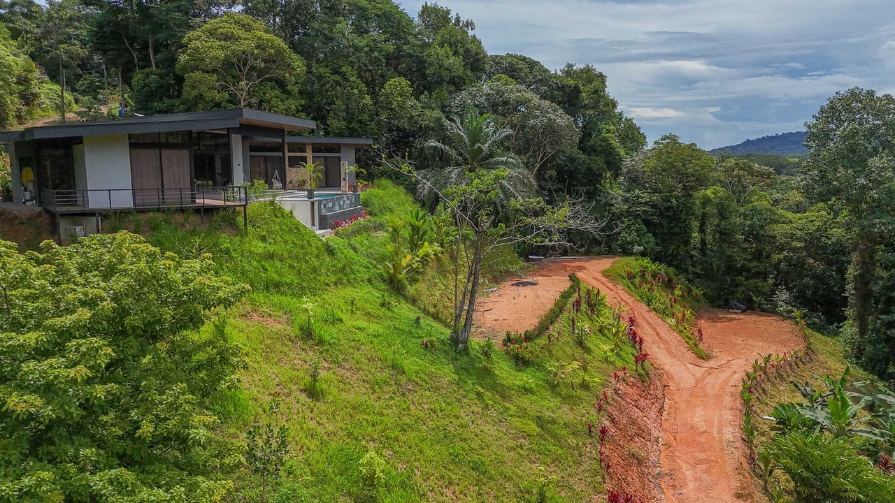 Ojochal Modern Jungle Home with Infinity Pool & Mountain Views