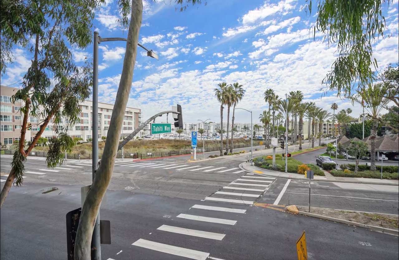 310 Tahiti Way