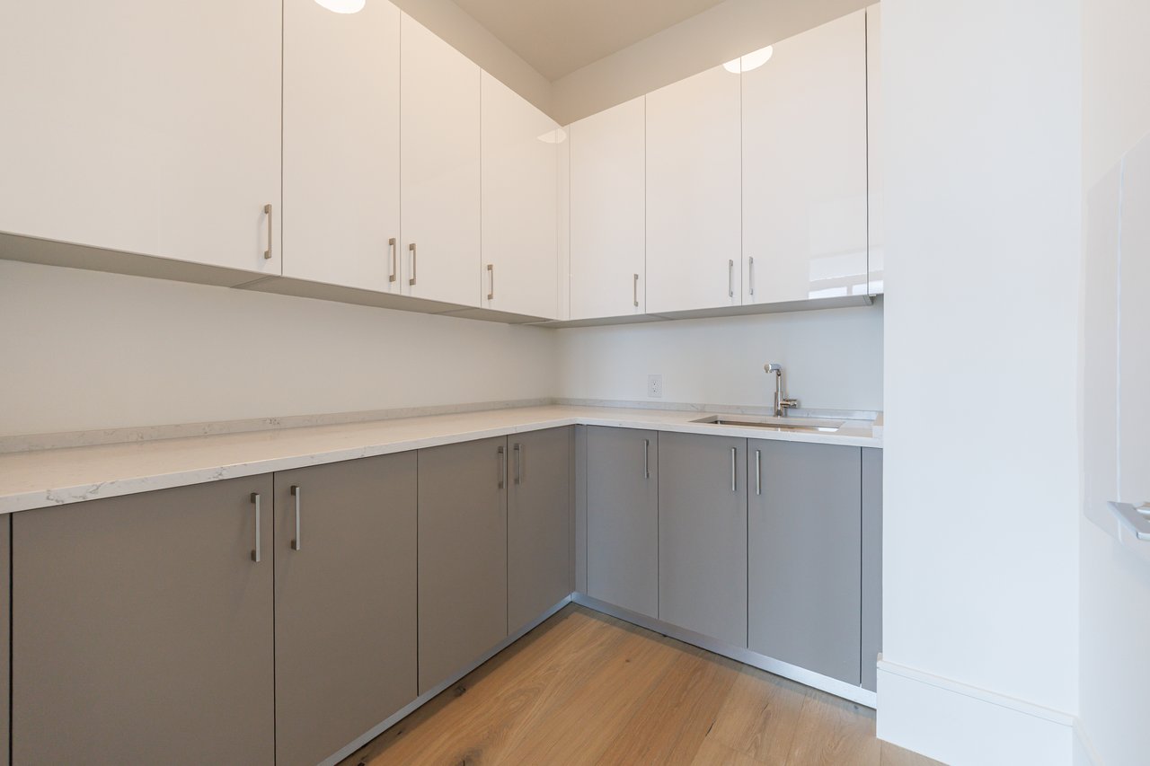 2425 Peachtree Road Unit 1806