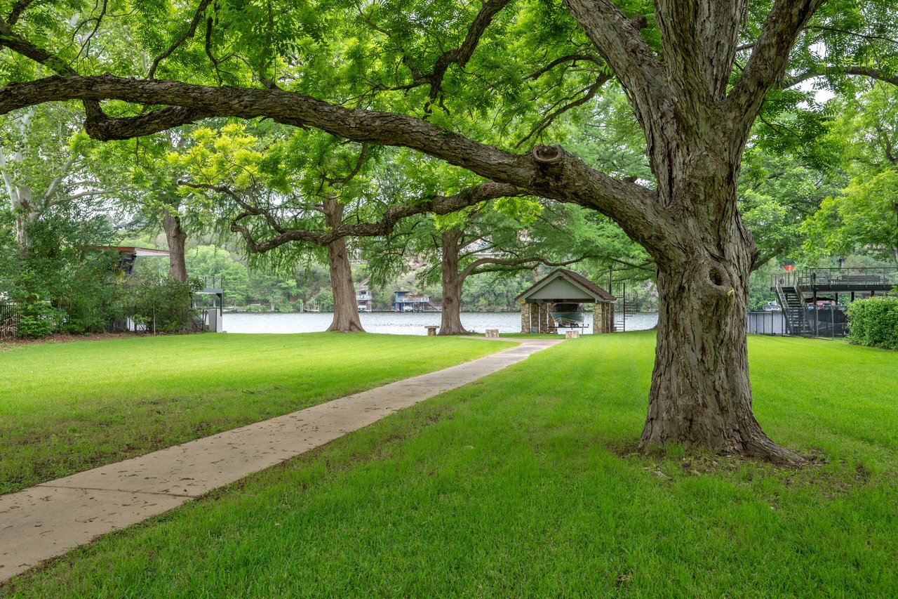 3200 Rivercrest Drive
