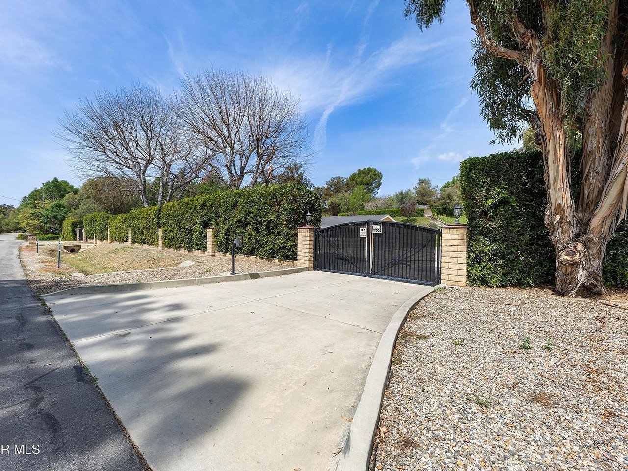 675 Fairway Dr, Camarillo, CA 93010
