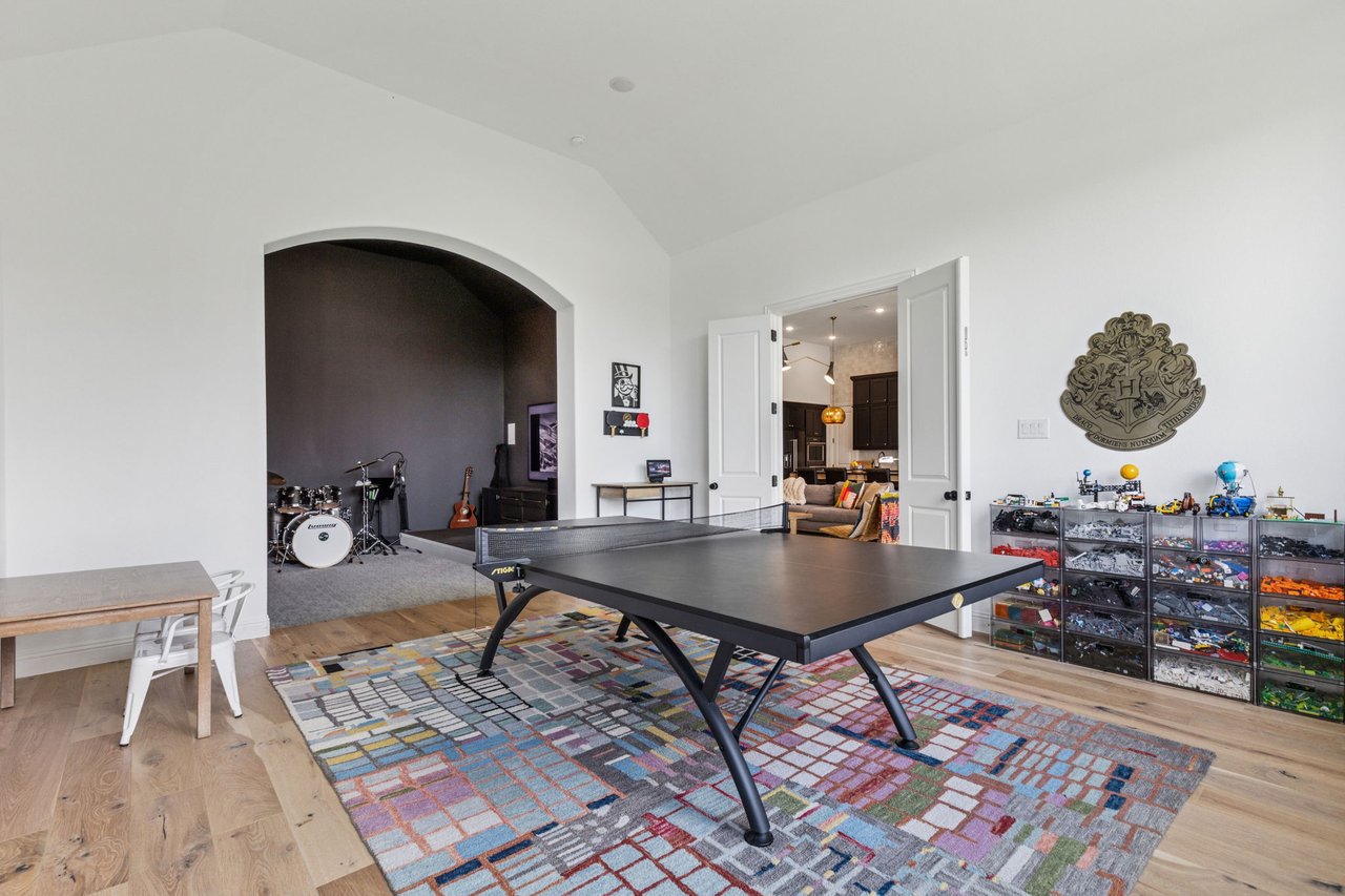 2424 Juniper Ln