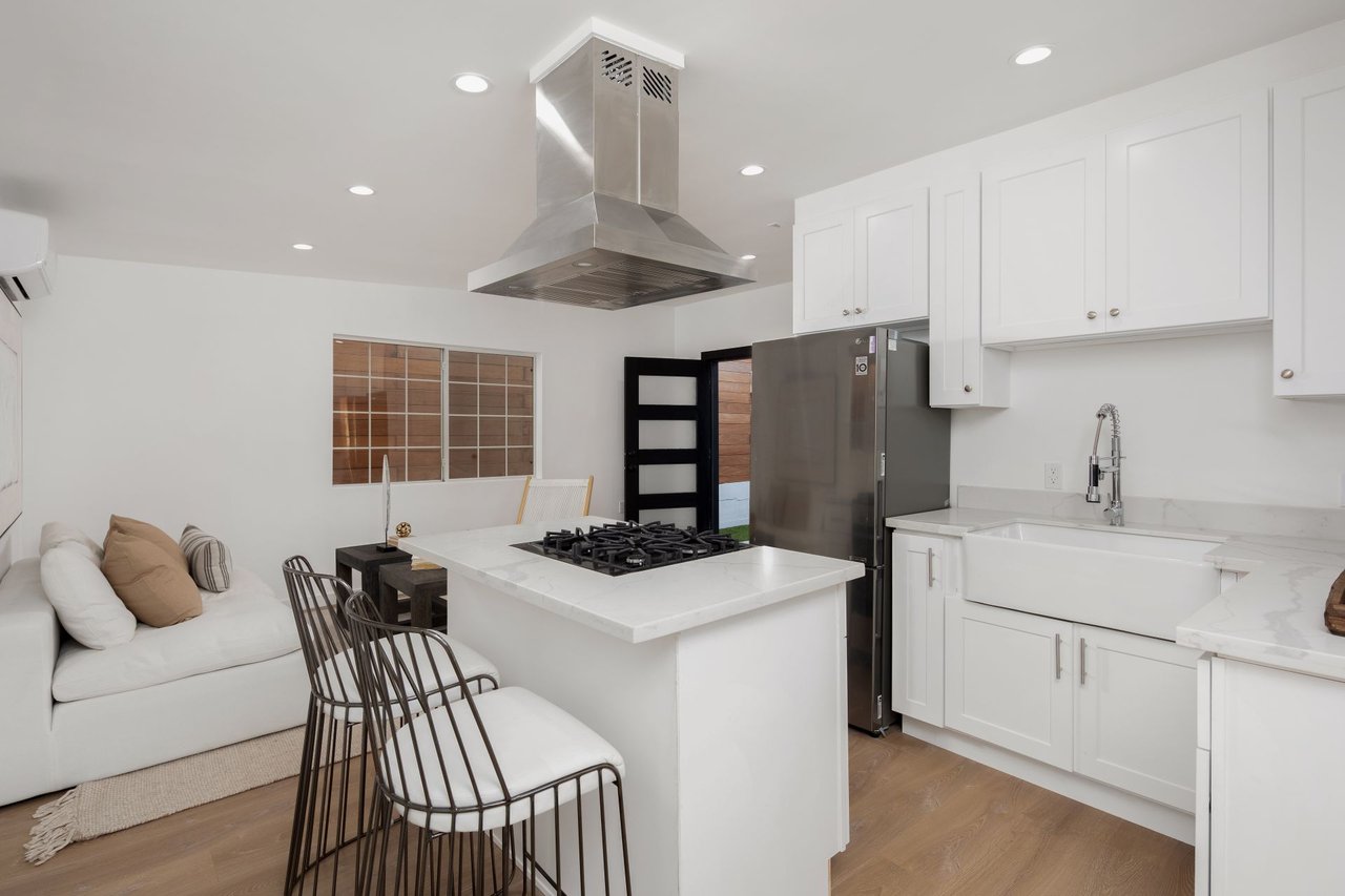 574 Mount Holyoke Ave