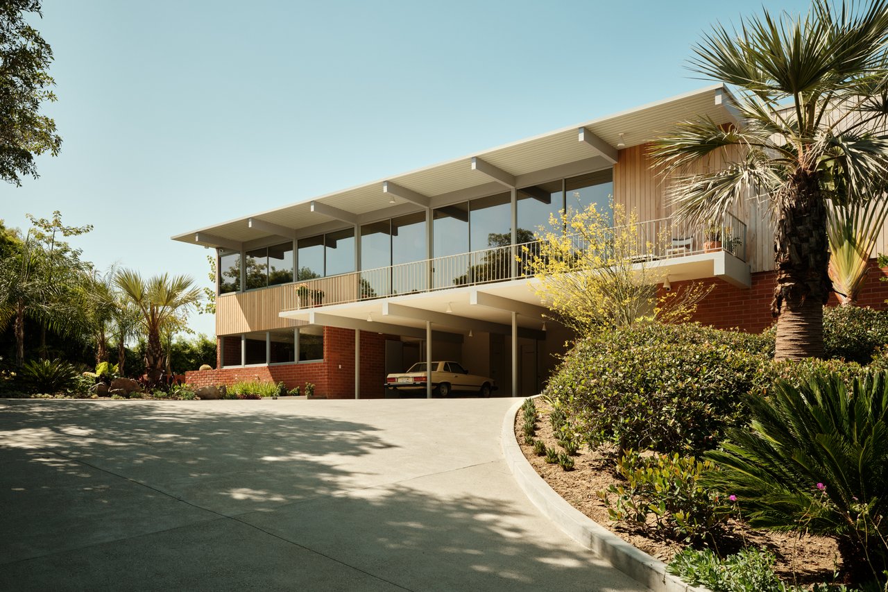 1035 Summit Dr, Beverly Hills 