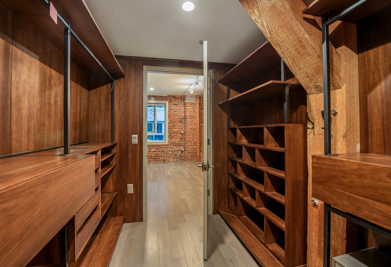 527 Molino St Unit: 202