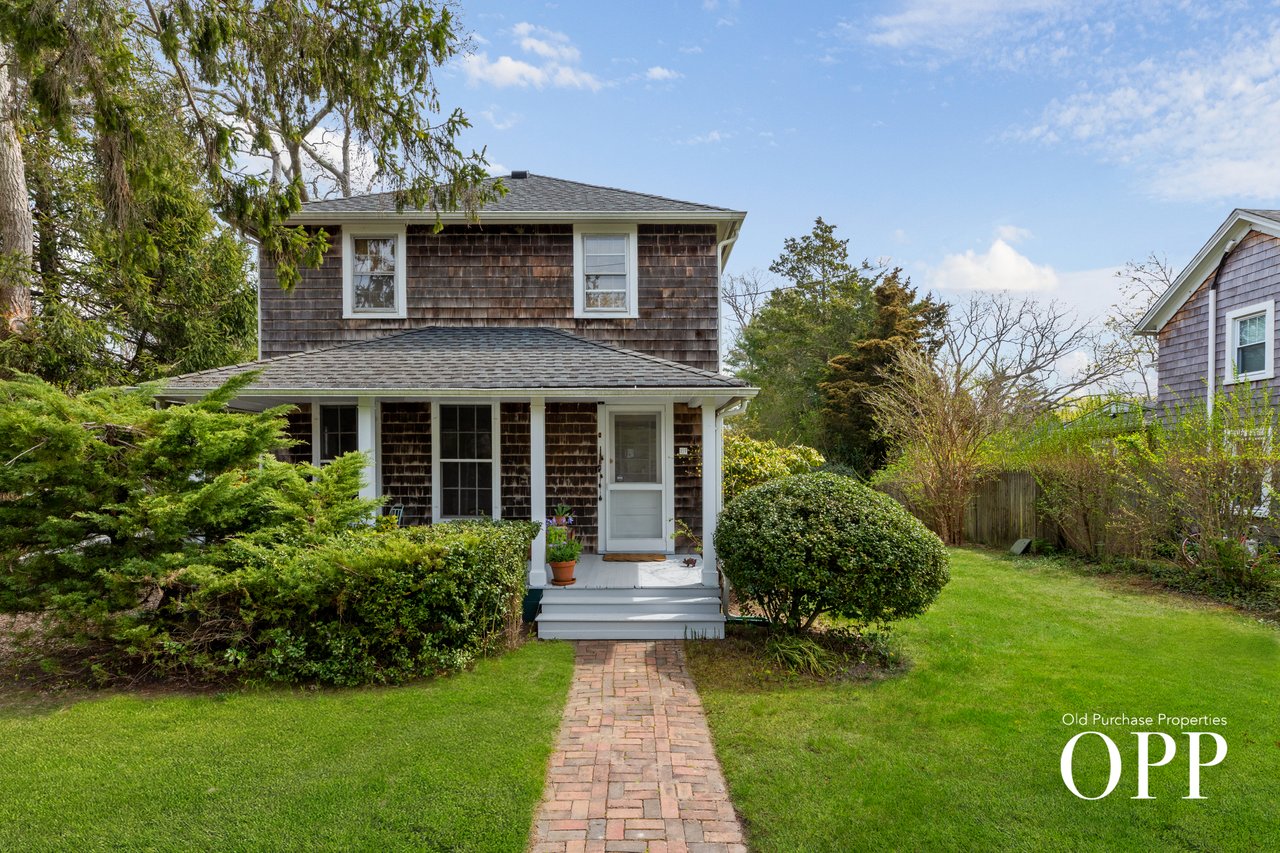 Early Bellport Charm Close to Everything