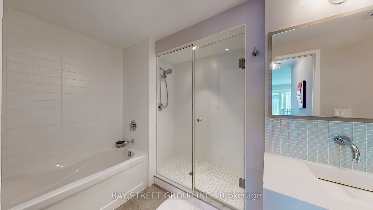 STUNNING SUNNY PENTHOUSE