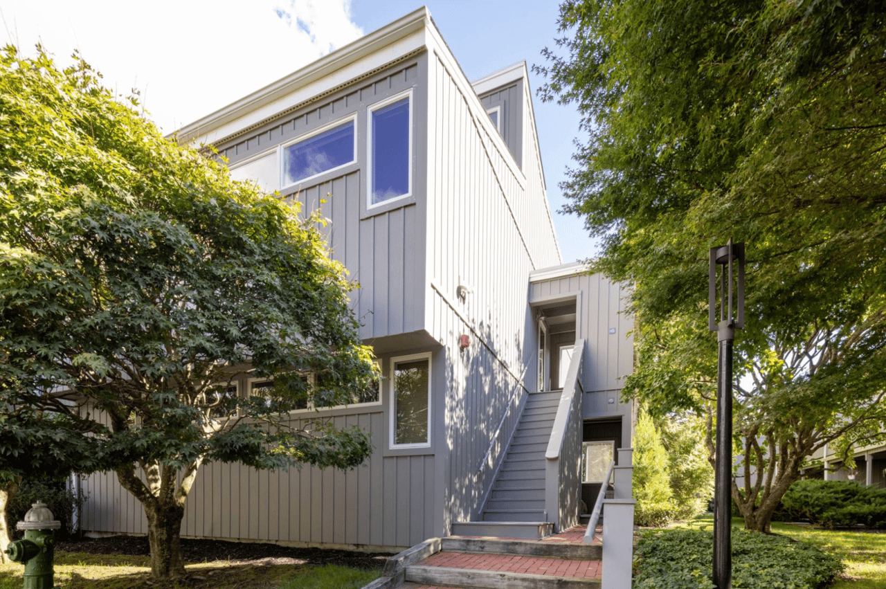 514 Pantigo, Unit 16