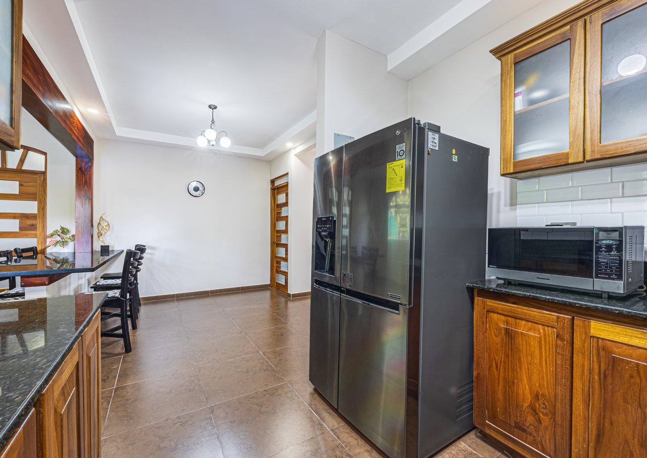 EXCEPTIONAL 5-BEDROOM RESIDENCE– PRIME LOCATION & VERSATILE LAYOUT