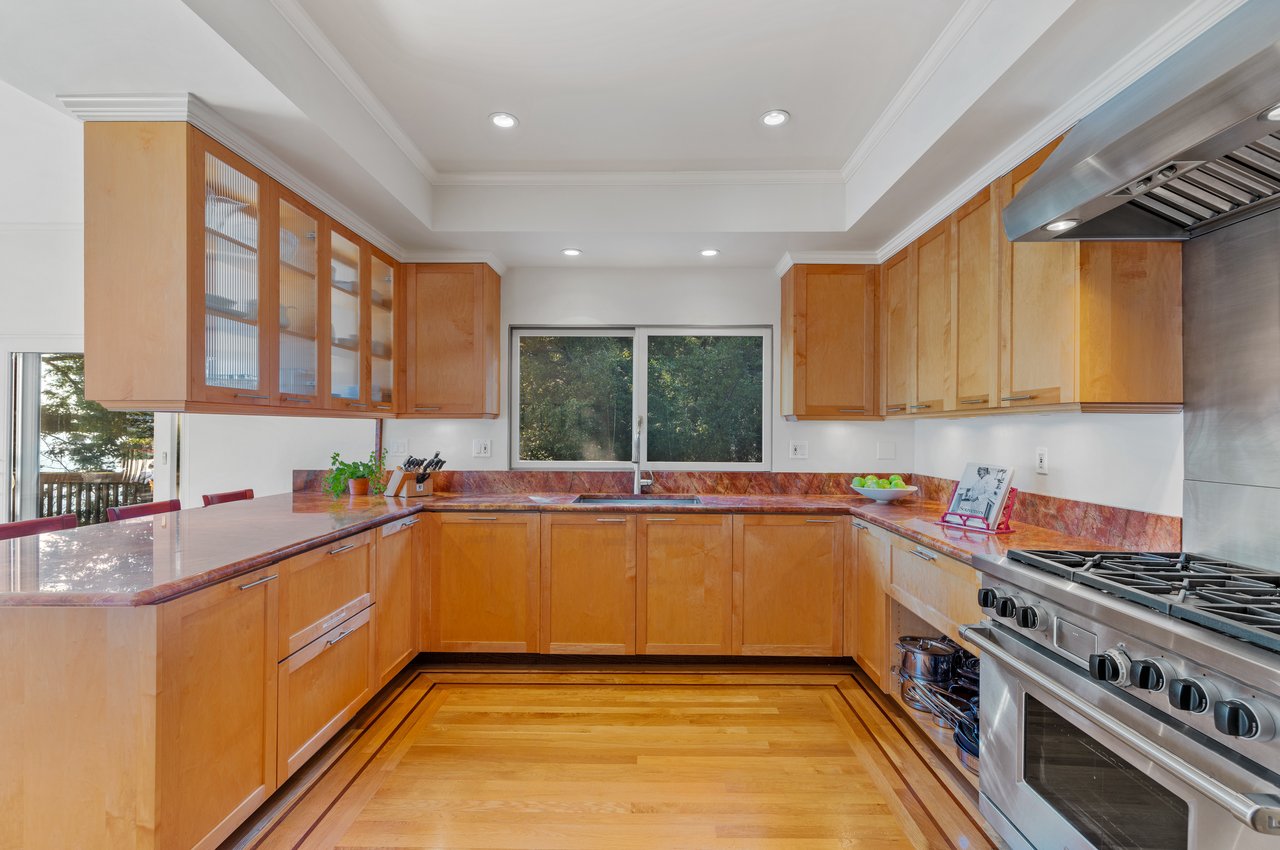 Picturesque Bay Views on Belvedere Island