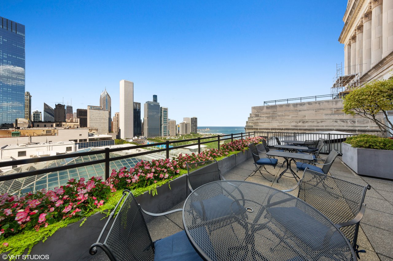 310 S Michigan Ave Unit 202