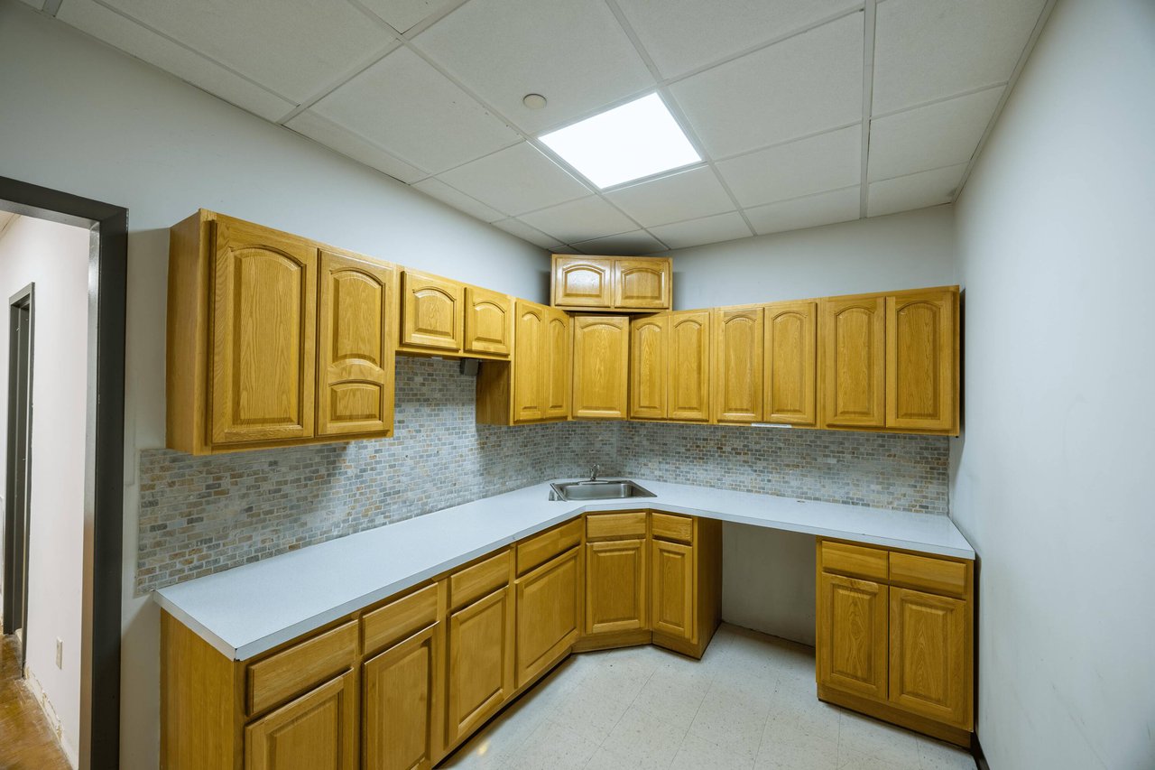 58 -48/46 59th - Office
