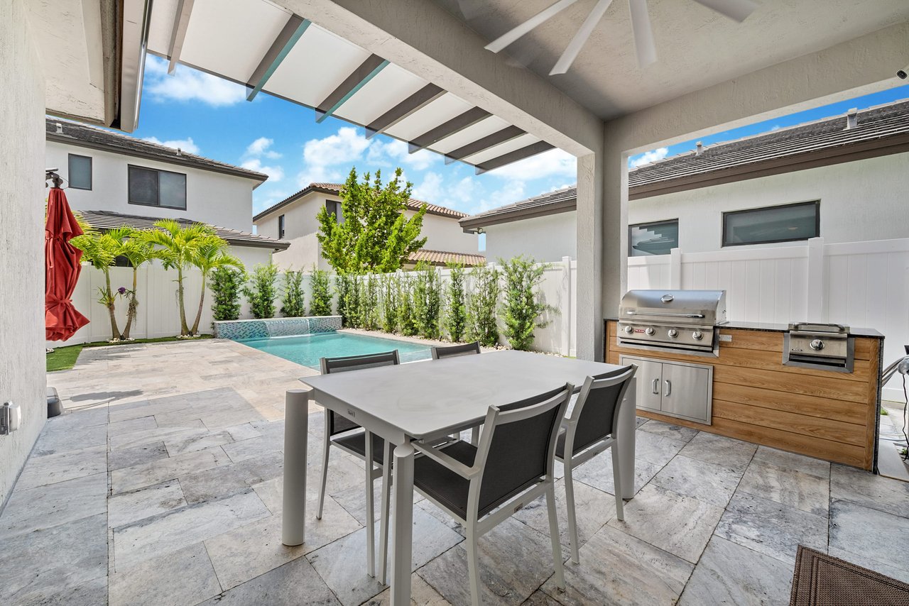 8118 NW 46th Terrace