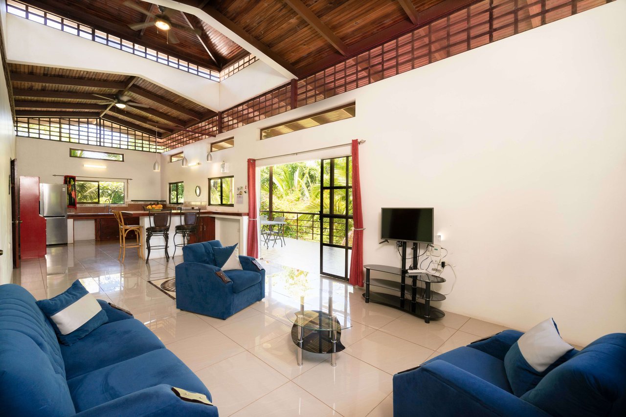 Excellent Rental Home in Gated Property Near Bandera Beach in Parrita 