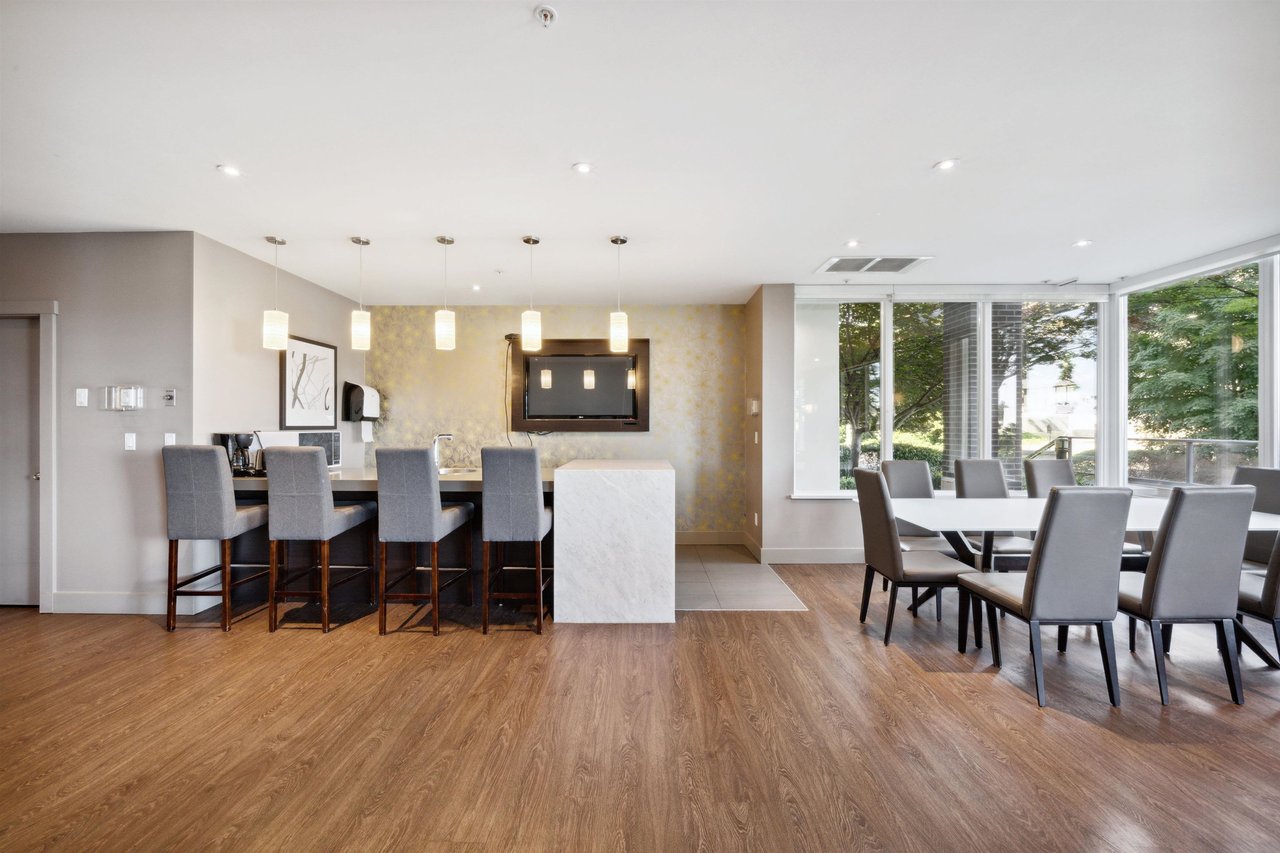 706-2133 Douglas Rd
