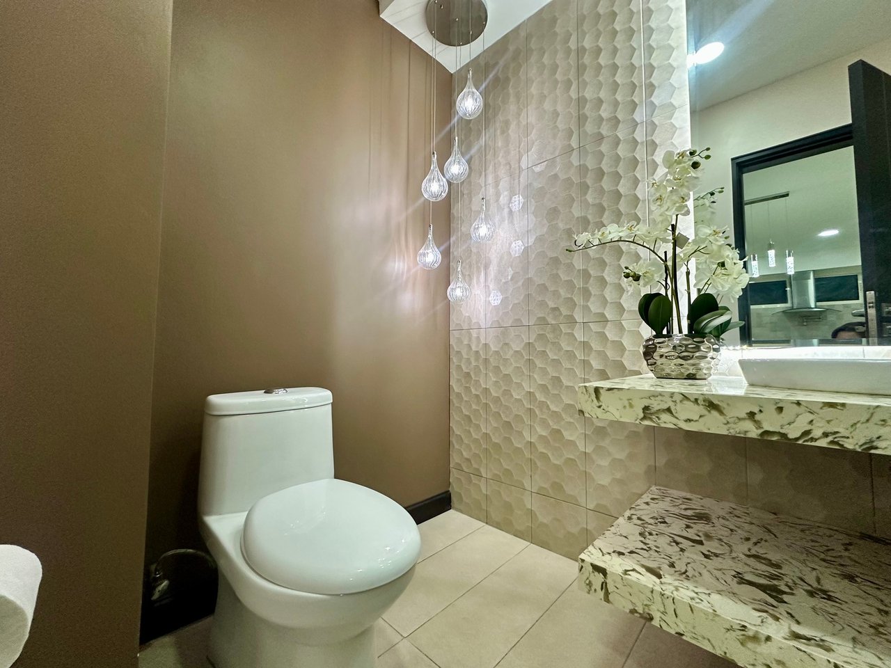 Remodeled Garden Level Residence, Escazu, San Jose