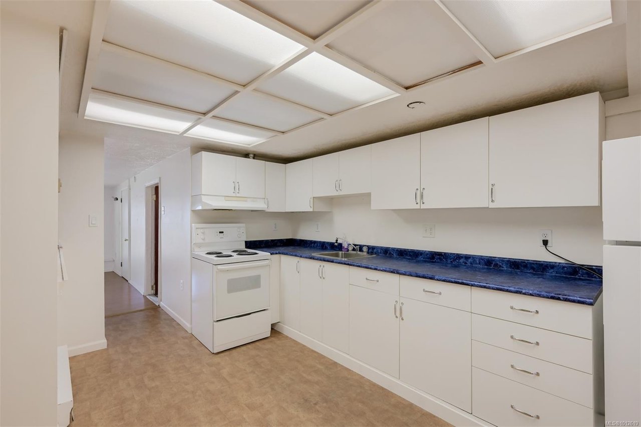 4955 Cordova Bay Rd