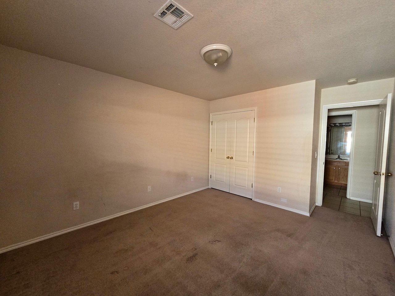 $500 toward first month's rent if leased by October! 1240 Kingston Road