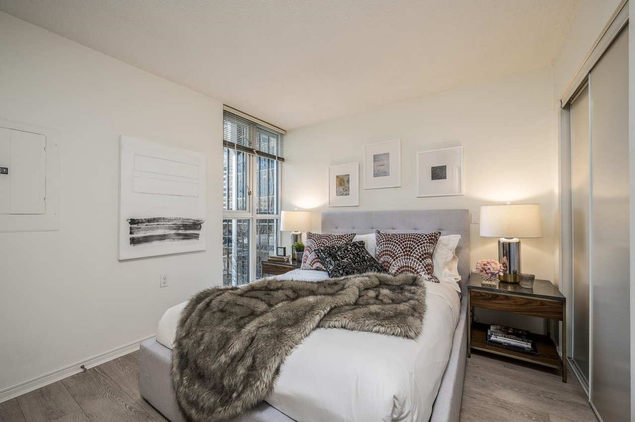 702-1068 Hornby Street, Vancouver