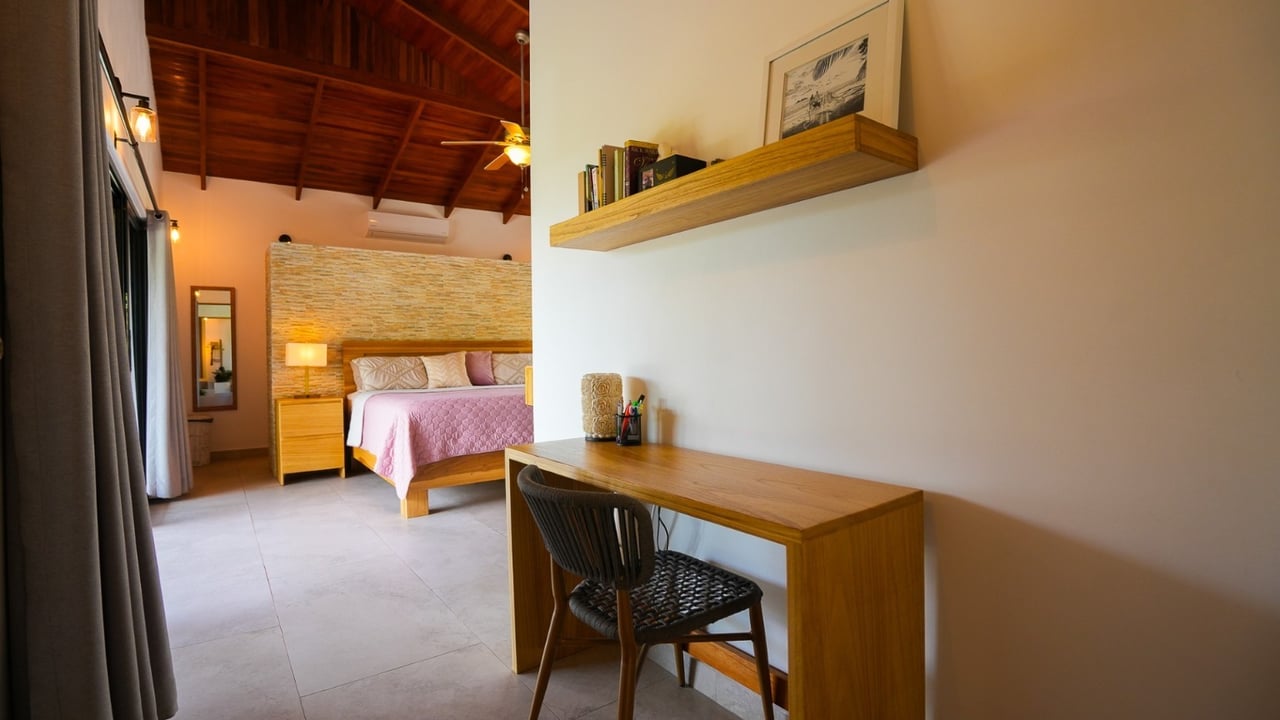 Stunning 2-Bedroom, 2-Bathroom Home with Pool on a Spacious Lot in Ojochal – Calle Papagayo