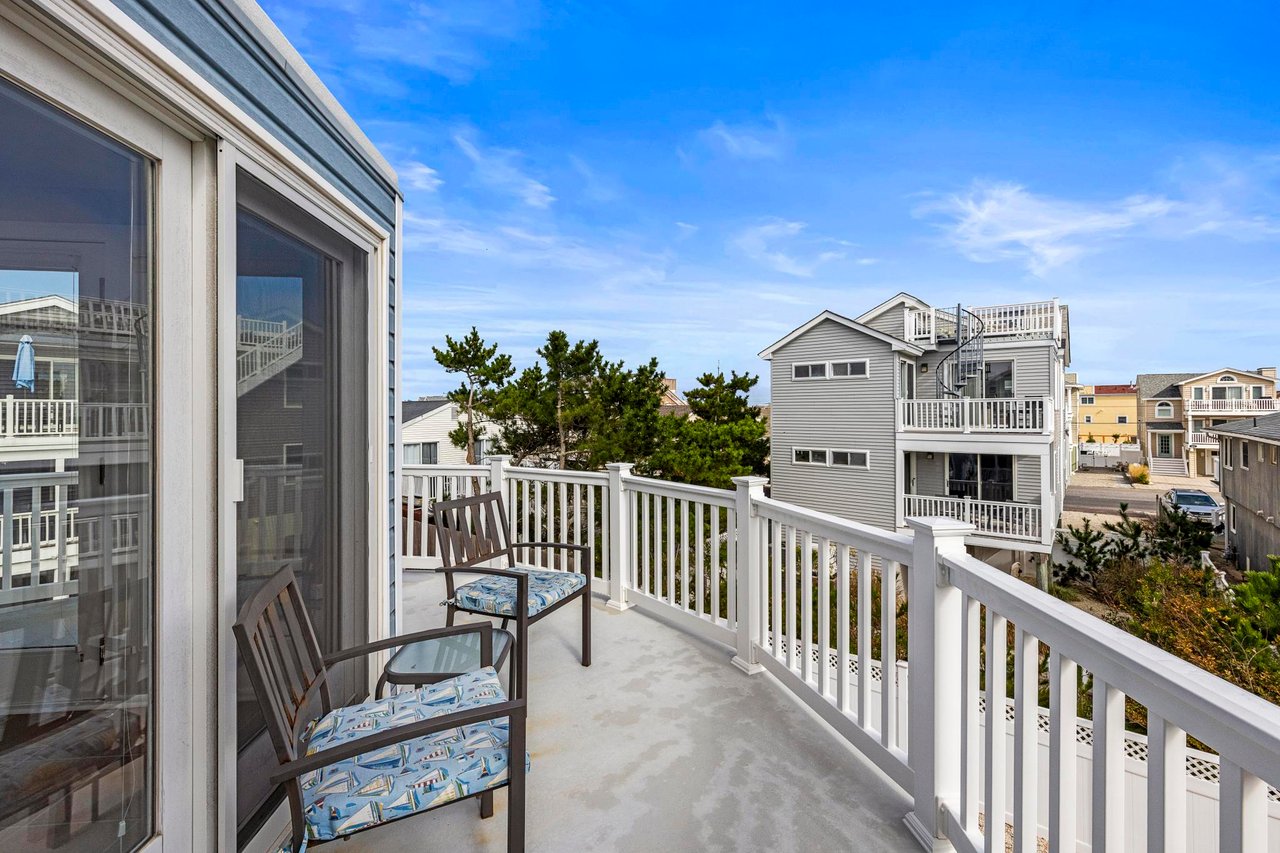 229 Merivale Ave. (1st and 2nd floor), Beach Haven