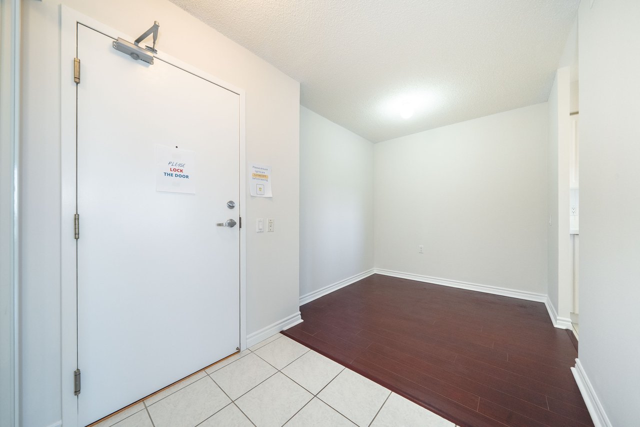 9015 Leslie Street, 807