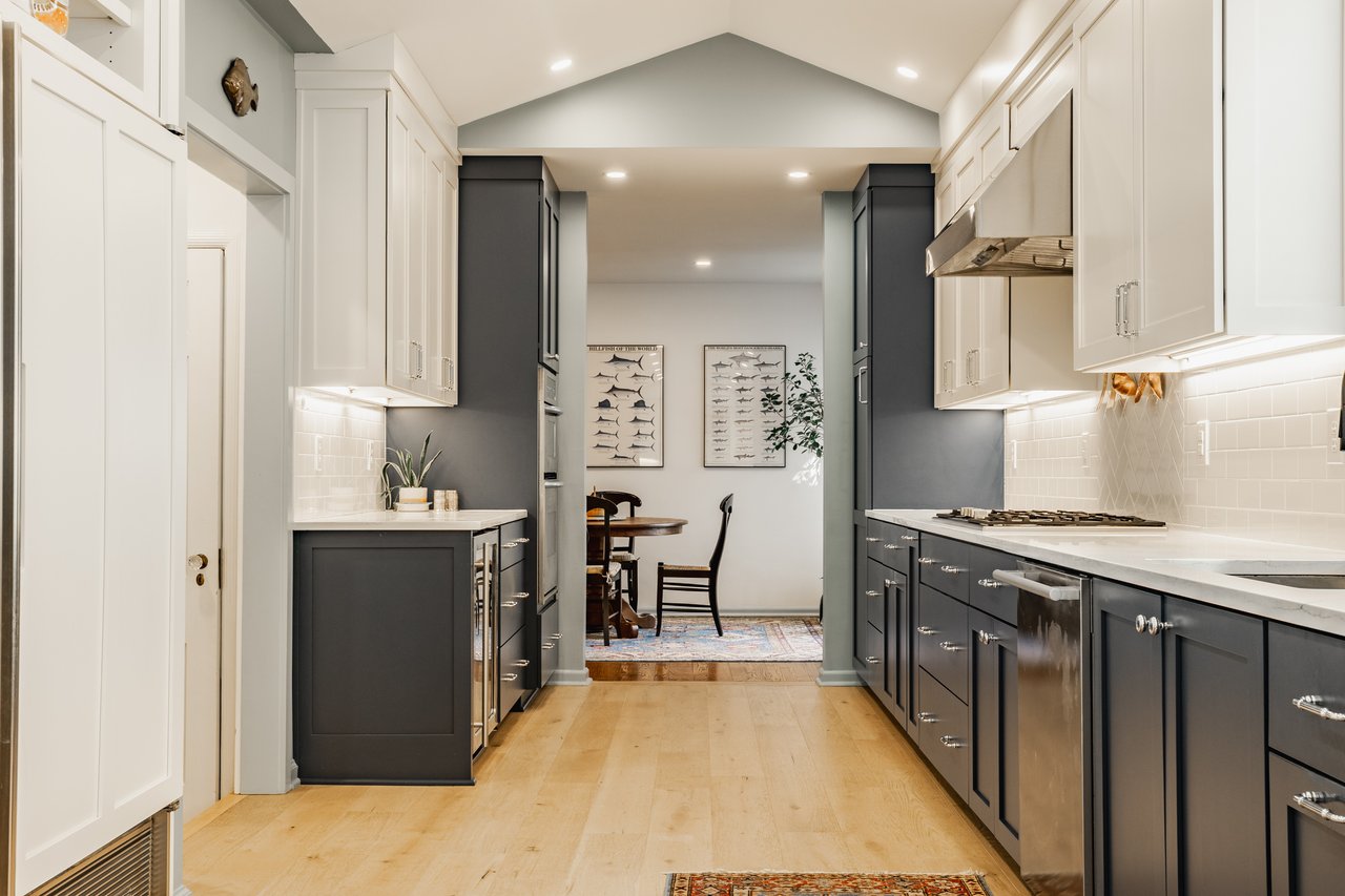 8045 Broadway Street