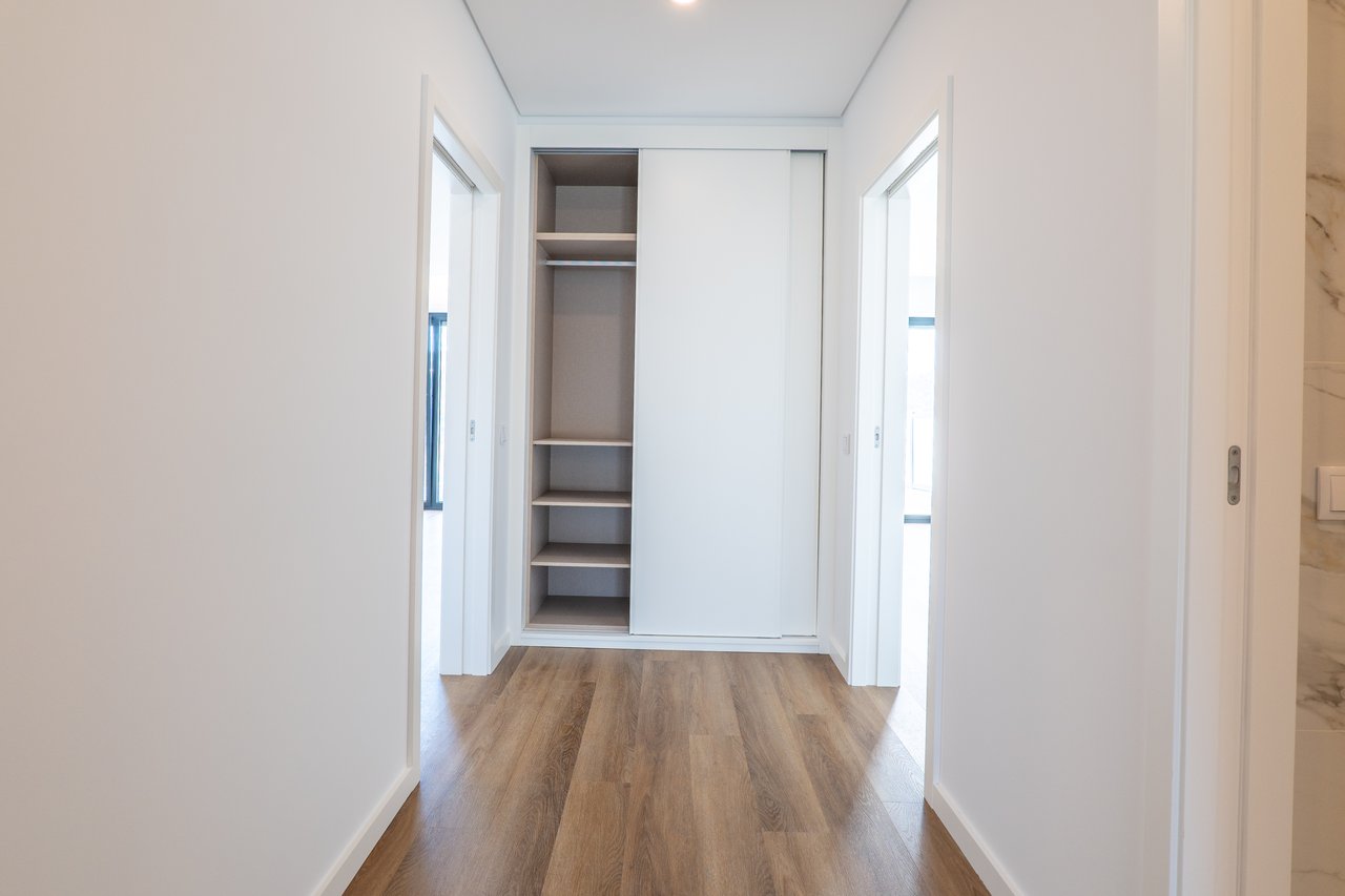  3-Bedroom Villa with Private Garage and Expansive Living Area