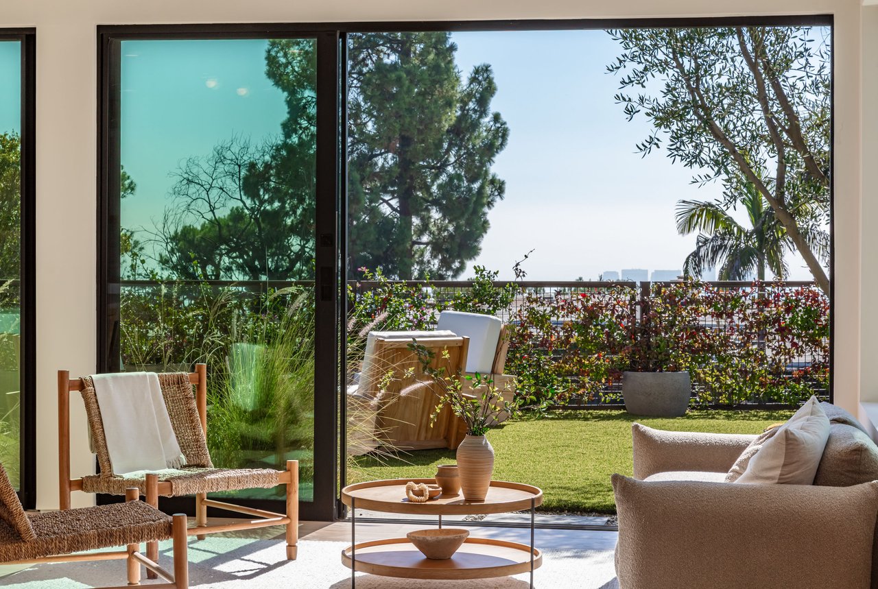 1705 Carla Ridge, Beverly Hills