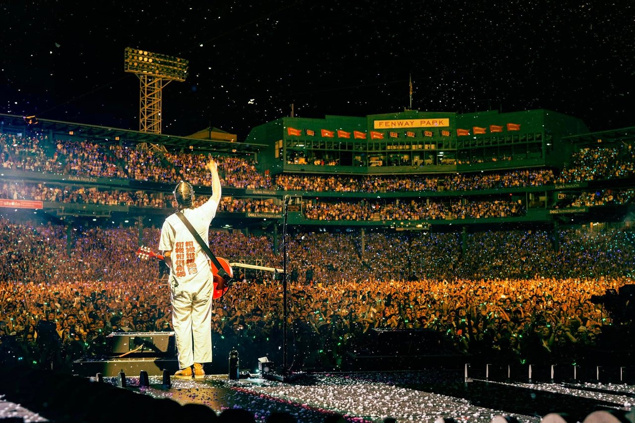 What Noah Kahan's Rise to Fame Says About Our Culture  cover