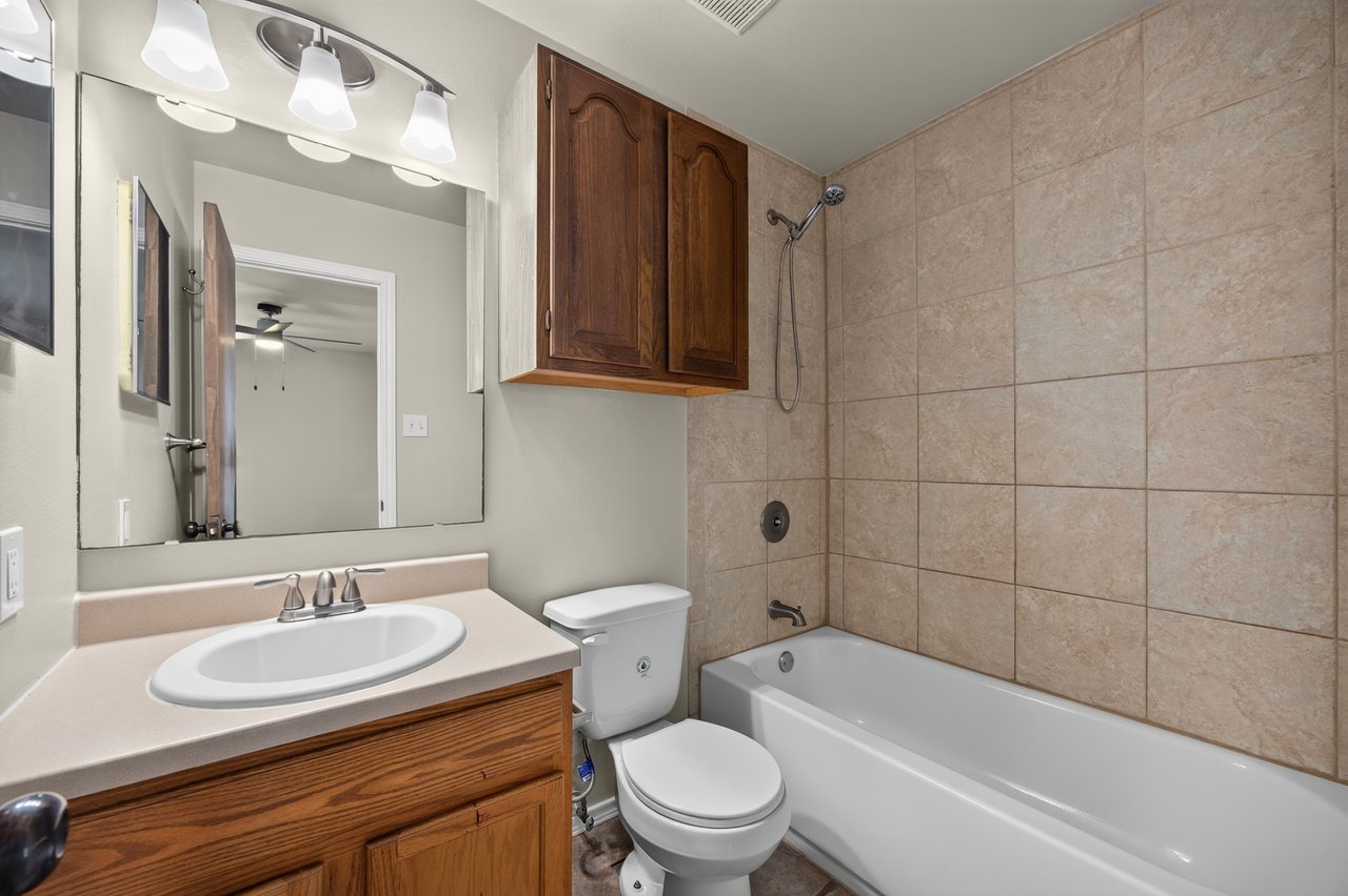 277 Private Road 1611